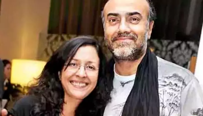 Rajit Kapoor with his wife Rajit Kapoor with his wife