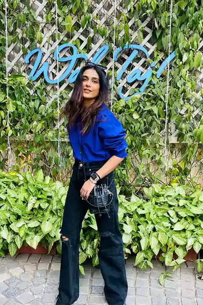 Aakanksha Singh in blue shirt