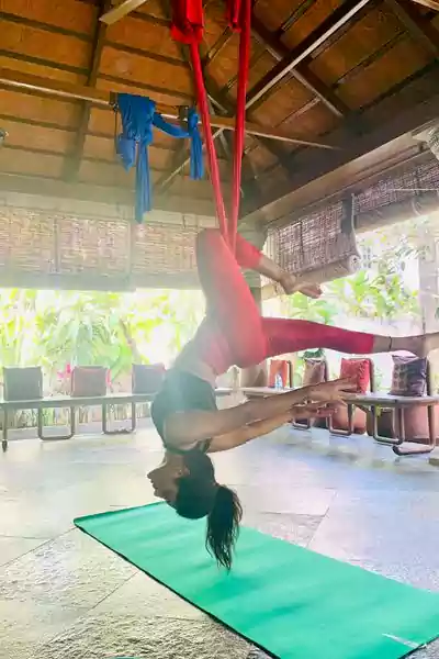 Eesha Rebba doing exercise
