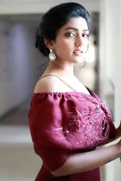 Eesha Rebba stunning look