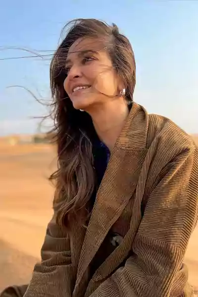 KRITI KHARBANDA in desert
