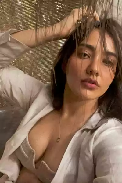 Neha Sharma hot pic