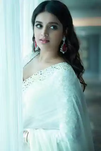 Nidhhi Agerwal in white saree