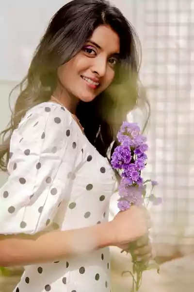 Nivedhithaa Sathish in polka dot dress