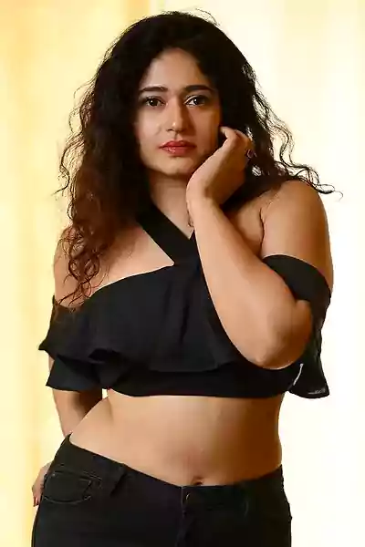 Poonam Bajwa hot picture