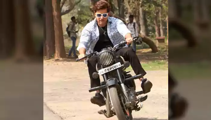 Ayaz Khan stylish look