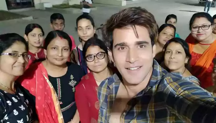 Ayaz Khan with his fans