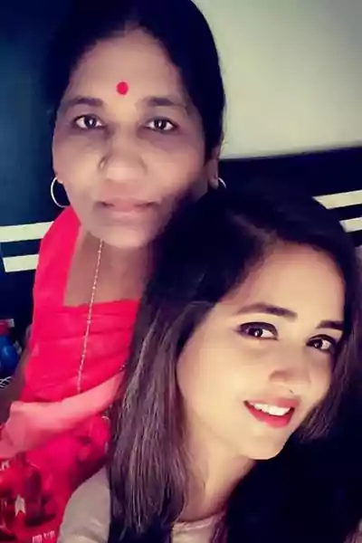 Kajal Raghwani with her mother