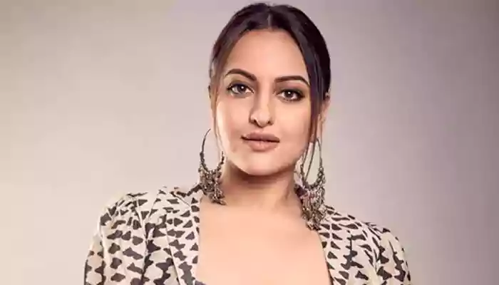 Sonakshi Sinha Net Worth Age Wiki Height And Body Measurements Today Decadeslife