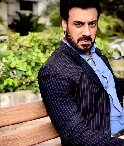 Gavie Chahal Net Worth, Age, Wiki, Photos, Awards & Controversy Today