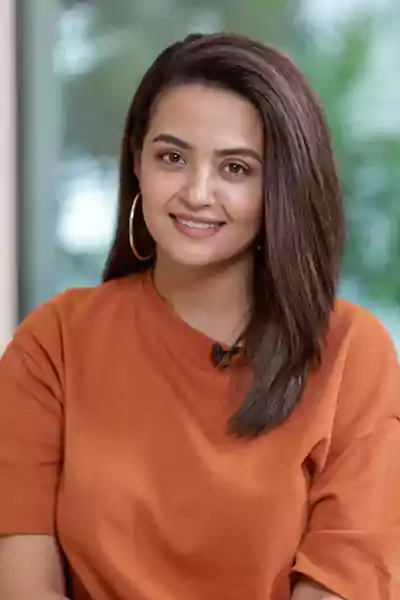 Surveen Chawla beautiful look