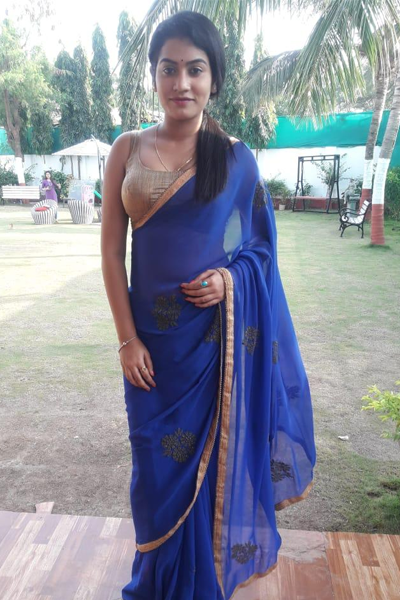 Anjali-Banarjee-in-saree
