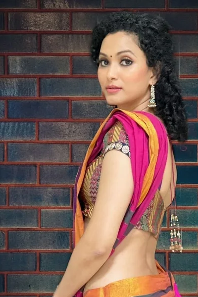 Neetha-Shetty-in-saree