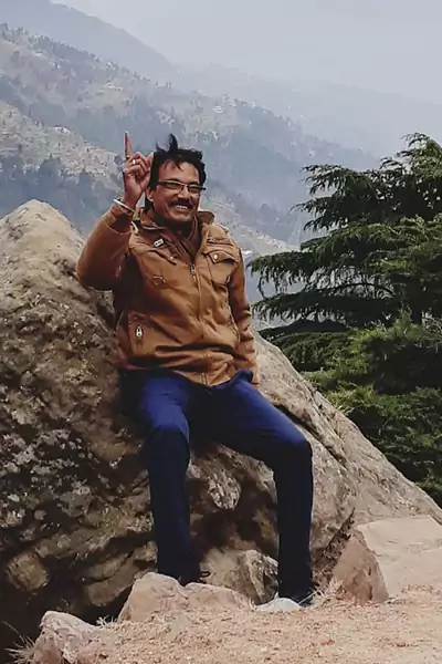 Himanshu Gola sharing his father’s photo on instagram